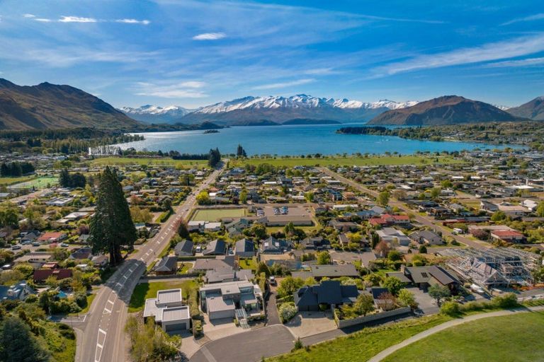 Photo of property in 3 Botting Place, Wanaka, 9305
