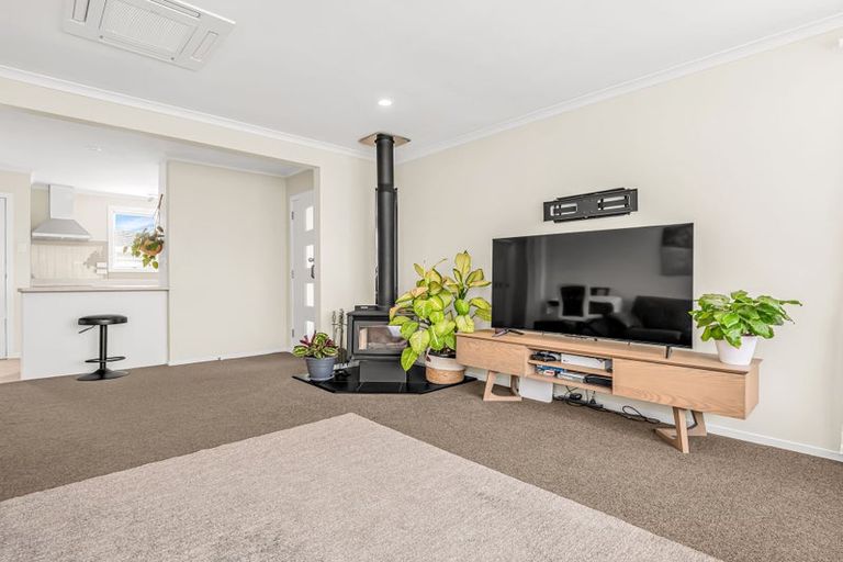 Photo of property in 21 Matipo Place, Edgecumbe, 3120