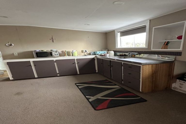 Photo of property in 306 South Road, Omata, New Plymouth, 4374