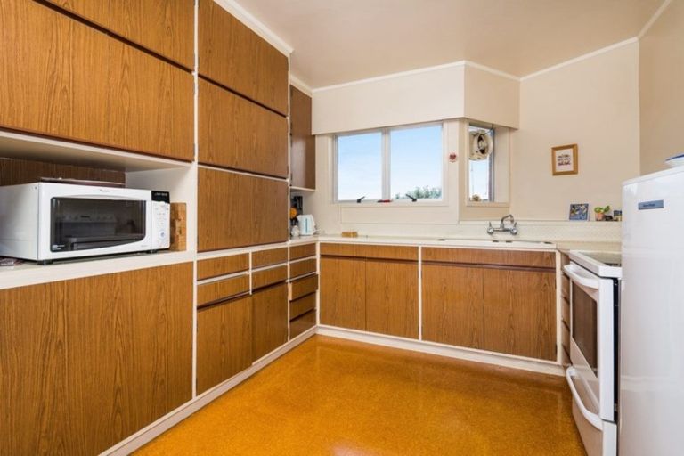 Photo of property in 15 Matanui Street, Northcote, Auckland, 0627