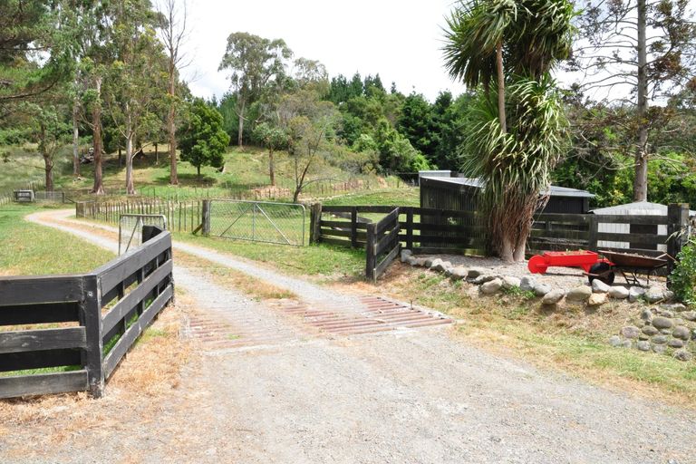 Photo of property in 418 Pahiatua Aokautere Road, Aokautere, Palmerston North, 4471