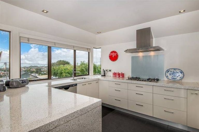 Photo of property in 2/4 Prospect Terrace, Milford, Auckland, 0620