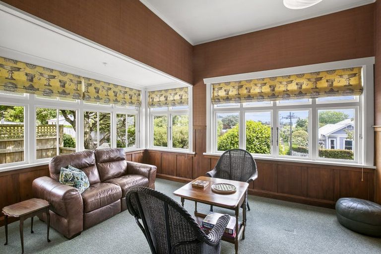 Photo of property in 33 Cameron Street, New Plymouth, 4310