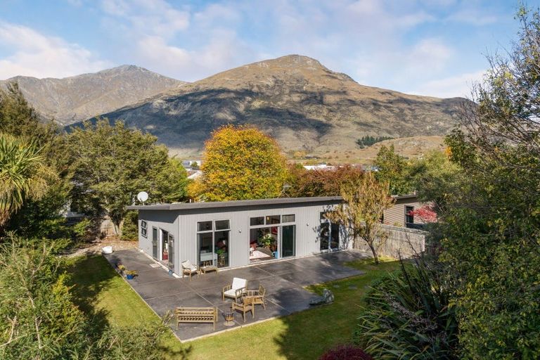 Photo of property in 32 Sylvan Street, Lake Hayes, Queenstown, 9304