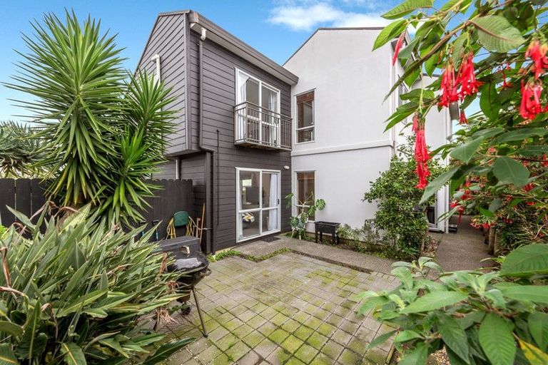 Photo of property in 2b Hall Avenue, Mangere, Auckland, 2022