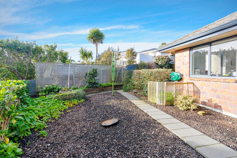 Photo of property in 11 Oratia Drive, Glen Eden, Auckland, 0602