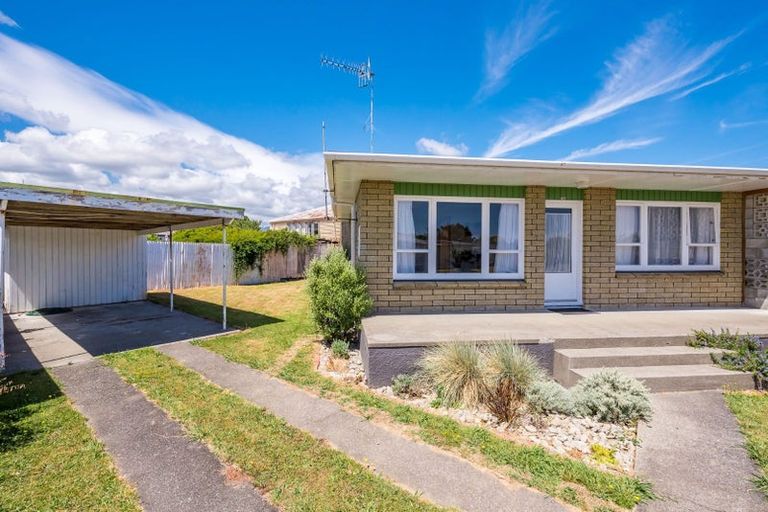 Photo of property in 2 Windsor Place, Levin, 5510