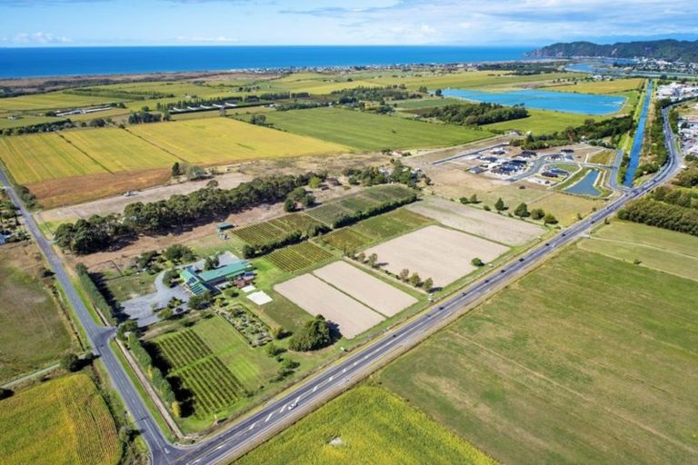 Photo of property in 12 Huna Road, Coastlands, Whakatane, 3191