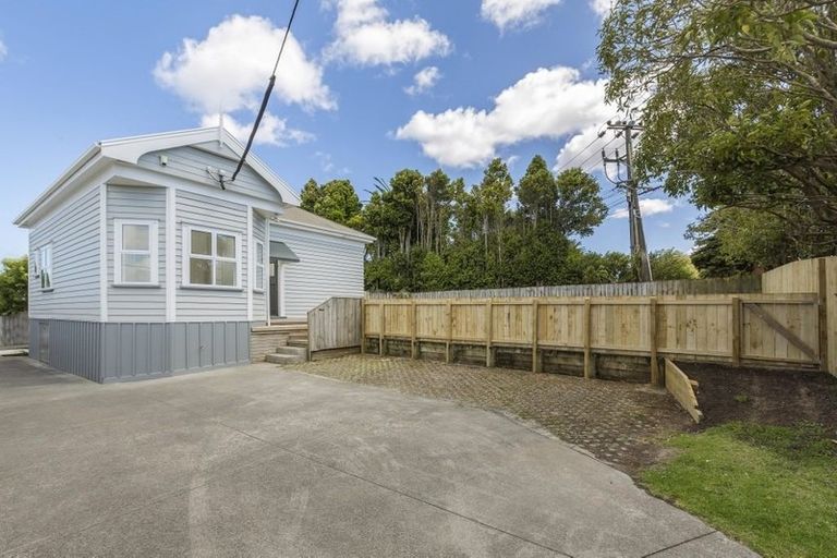 Photo of property in 1/1 Balmain Road, Birkenhead, Auckland, 0626