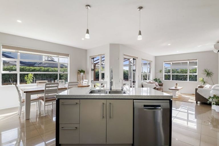 Photo of property in 4 Laurel Oak Drive, Schnapper Rock, Auckland, 0632