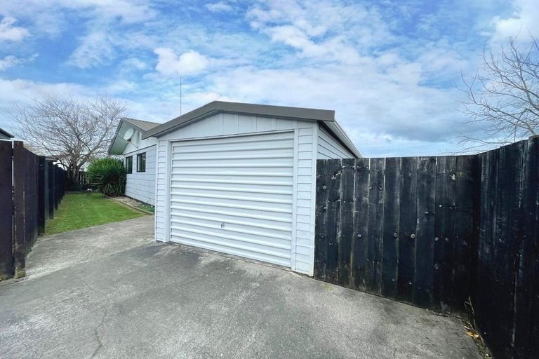 Photo of property in 2/25 Melleray Place, Randwick Park, Auckland, 2105