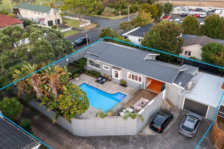 Photo of property in 1/5 Nelson Avenue, Northcote Point, Auckland, 0627