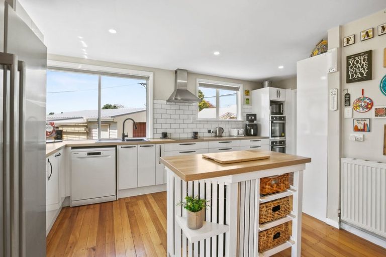 Photo of property in 53 Govett Avenue, Frankleigh Park, New Plymouth, 4310