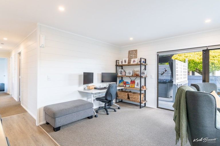 Photo of property in 19 Turon Crescent, Totara Park, Upper Hutt, 5018