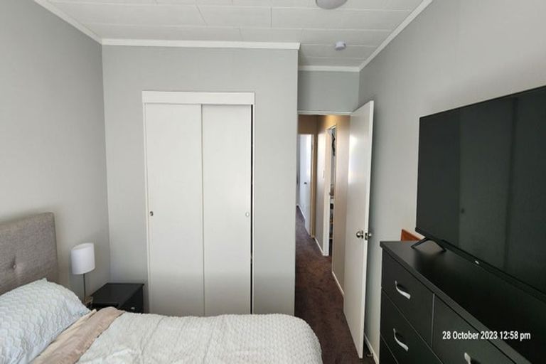 Photo of property in 2/80 Airlie Road, Plimmerton, Porirua, 5026