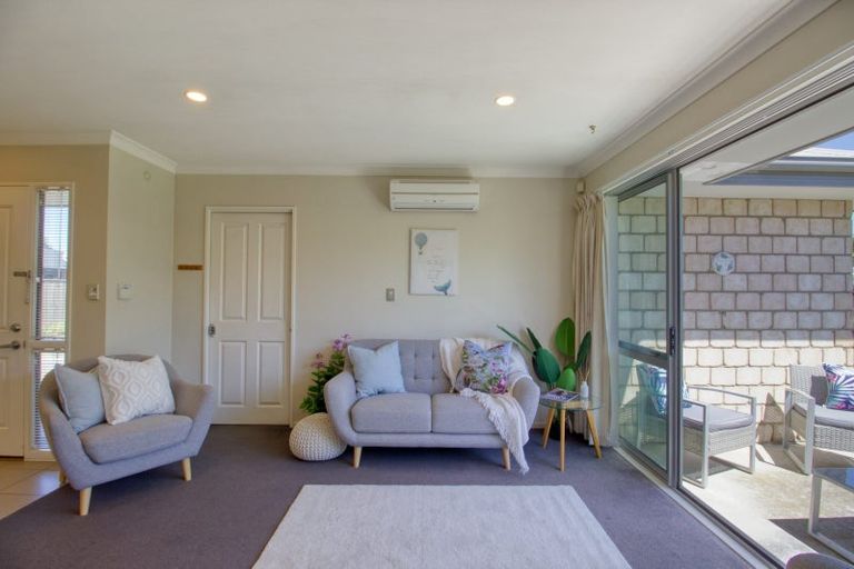 Photo of property in 2/335 Main South Road, Hornby, Christchurch, 8042