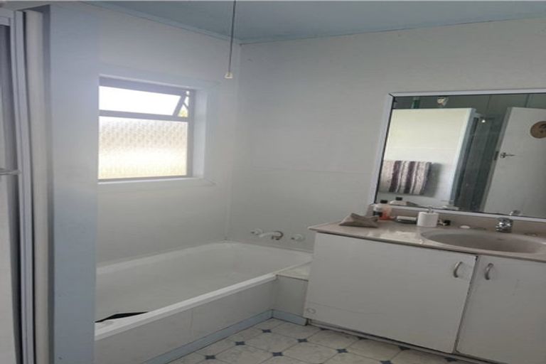 Photo of property in 878 Whangaparaoa Road, Manly, Whangaparaoa, 0930