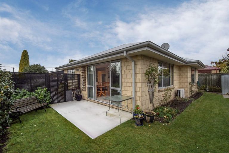Photo of property in 2/417a Bower Avenue, Parklands, Christchurch, 8083