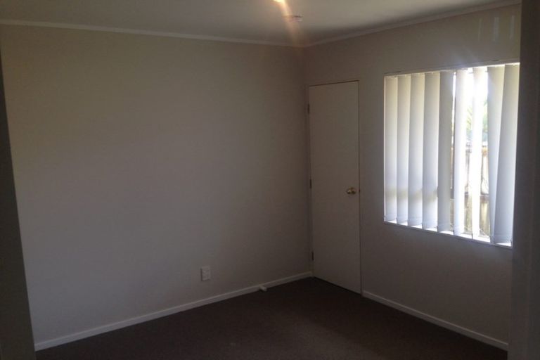 Photo of property in 17 Cretian Crescent, Henderson, Auckland, 0612