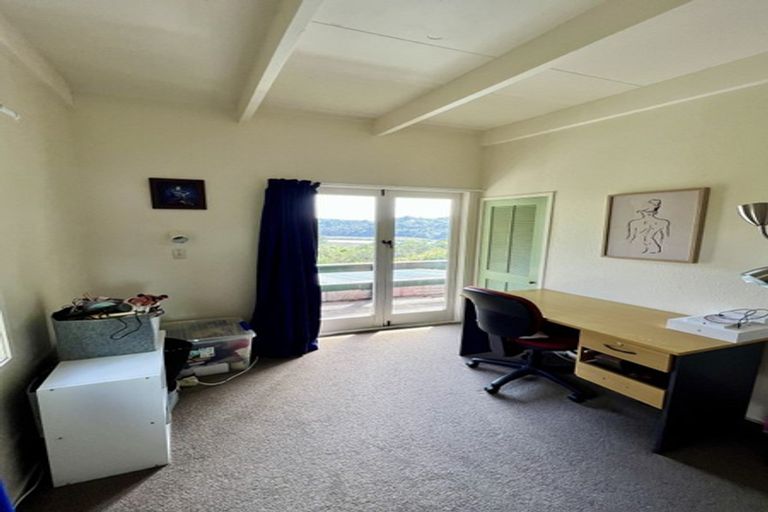 Photo of property in 65 Laingholm Drive, Laingholm, Auckland, 0604