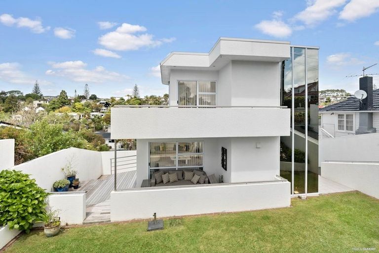 Photo of property in 1/30 Matipo Road, Mairangi Bay, Auckland, 0630