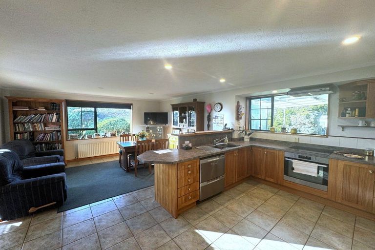 Photo of property in 221 Titiroa Pine Bush Road, Waimahaka, Wyndham, 9891