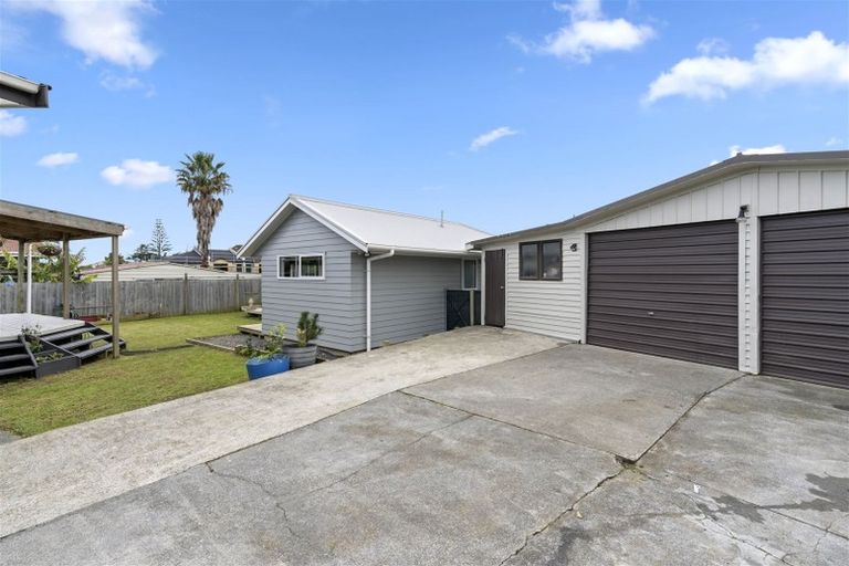Photo of property in 6 Chisholm Place, Mangere East, Auckland, 2024
