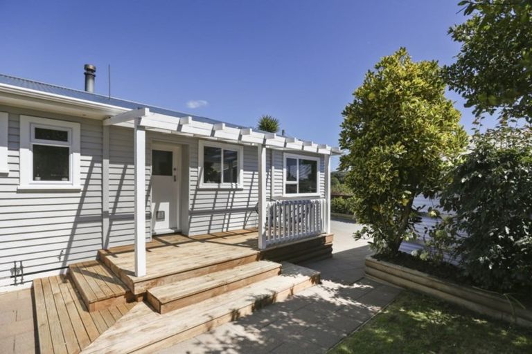 Photo of property in 66 Huatoki Street, Vogeltown, New Plymouth, 4310