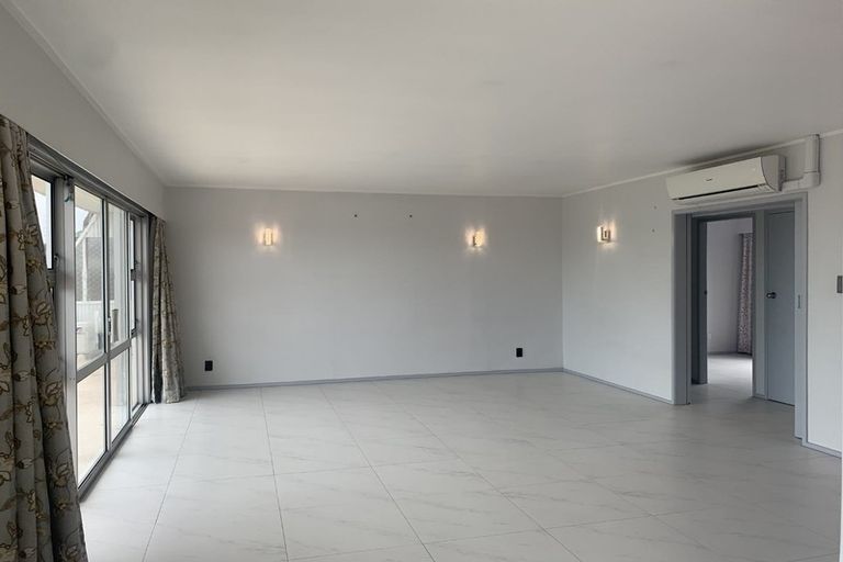 Photo of property in 423 Don Buck Road, Massey, Auckland, 0614