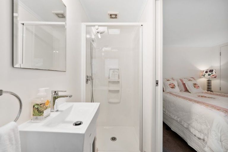 Photo of property in 7 Hartles Place, Mellons Bay, Auckland, 2014