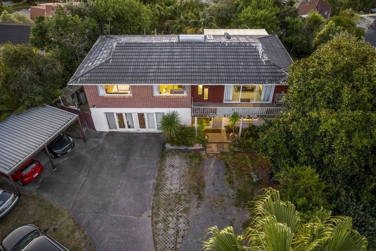 Photo of property in 342 Glenfield Road, Glenfield, Auckland, 0629