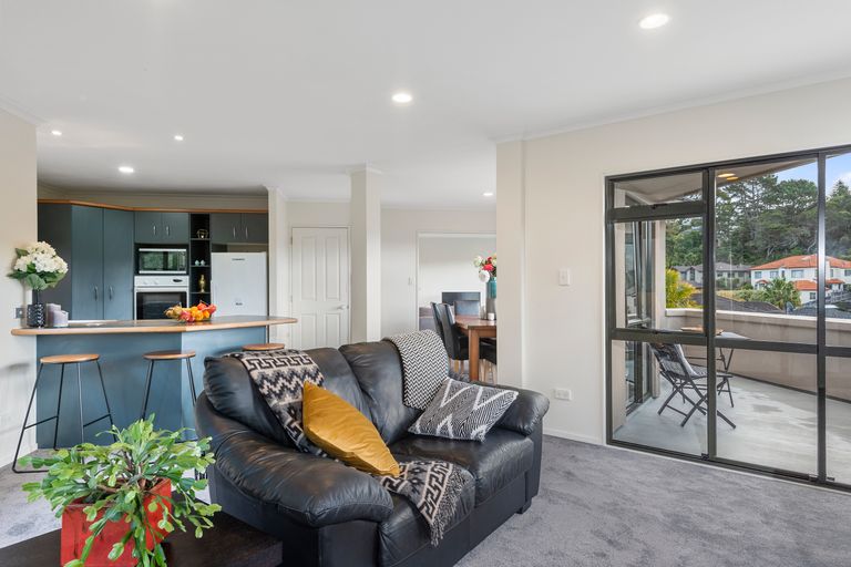 Photo of property in 60 Helvetia Drive, Browns Bay, Auckland, 0630