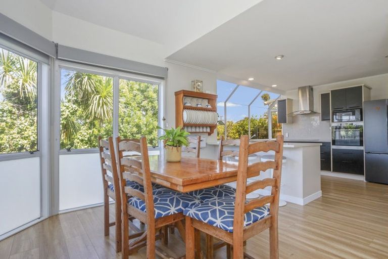 Photo of property in 2/992 Beach Road, Torbay, Auckland, 0630
