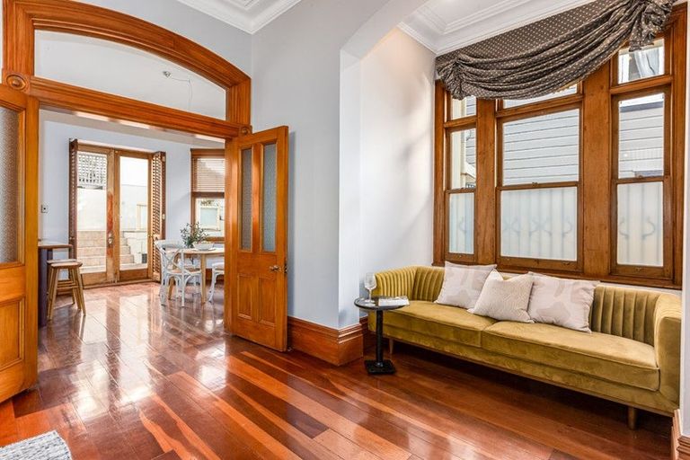 Photo of property in 46 Roxburgh Street, Mount Victoria, Wellington, 6011