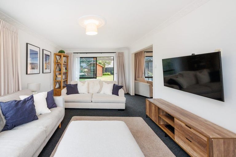 Photo of property in 77 Pacific Drive, Fitzherbert, Palmerston North, 4410