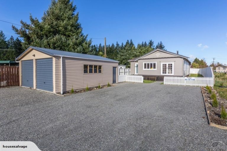 Photo of property in 3 Queen Street, Coalgate, 7673