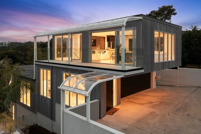 Photo of property in 35a Seaview Avenue, Northcote, Auckland, 0627