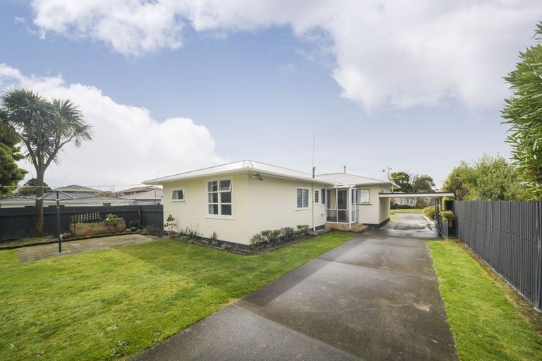 Photo of property in 8 Miles Place, Awapuni, Palmerston North, 4412