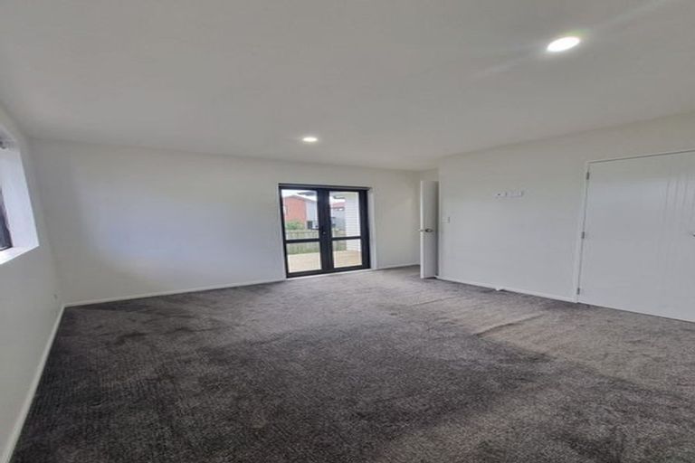 Photo of property in 2 Arnhem Place, Pukekohe, 2120