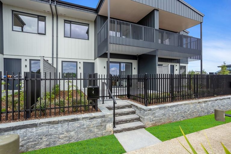 Photo of property in 8 Juniper Drive, Rosehill, Papakura, 2113