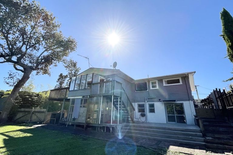 Photo of property in 4 Seaton Road, Murrays Bay, Auckland, 0630