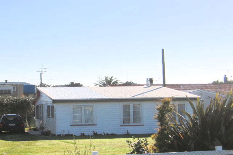 Photo of property in 11 Norton Street, Foxton Beach, Foxton, 4815