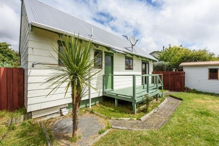 Photo of property in 77 Arawhata Road, Paraparaumu, 5032