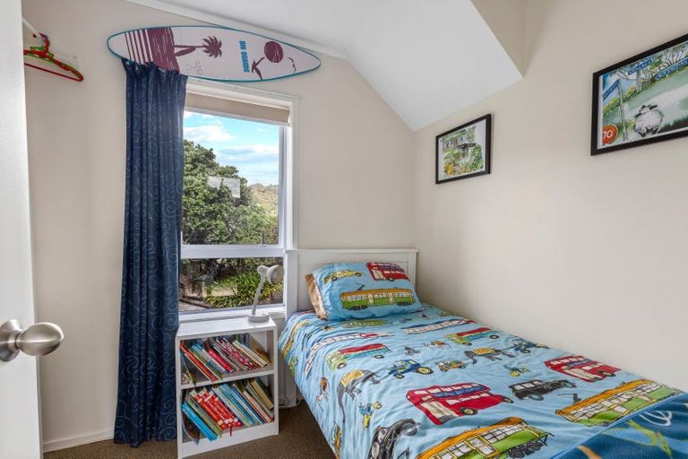 Photo of property in 47 Marine Parade South, Piha, 0772