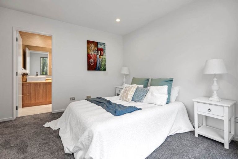 Photo of property in 19 Korokio Lane, Henderson, Auckland, 0612