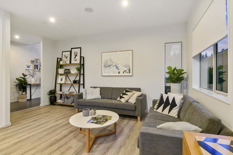 Photo of property in 12 Kahika Grove, Huapai, Kumeu, 0810