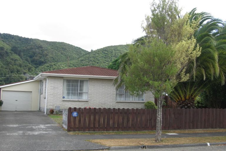 Photo of property in 90 Pasadena Crescent, Totara Park, Upper Hutt, 5018