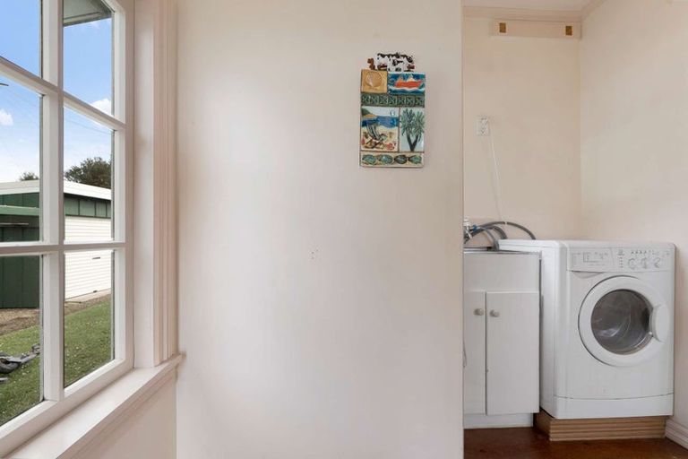 Photo of property in 5 Mcleod Road, South Head, Helensville, 0874