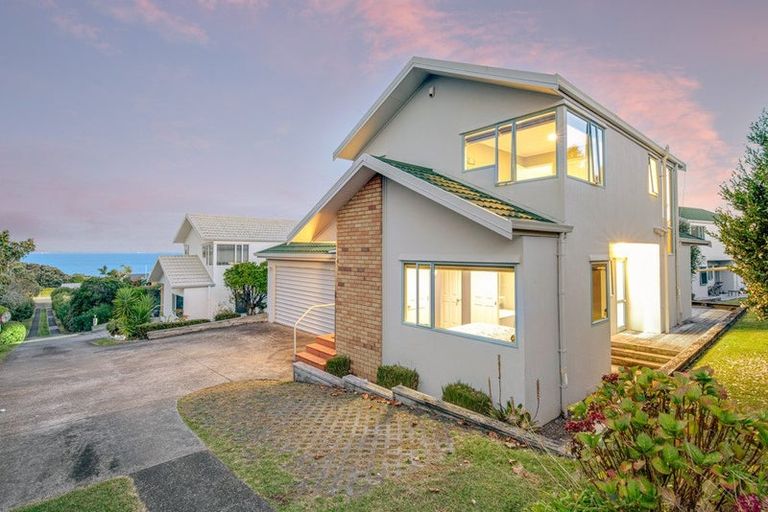 Photo of property in 894 Whangaparaoa Road, Manly, Whangaparaoa, 0930