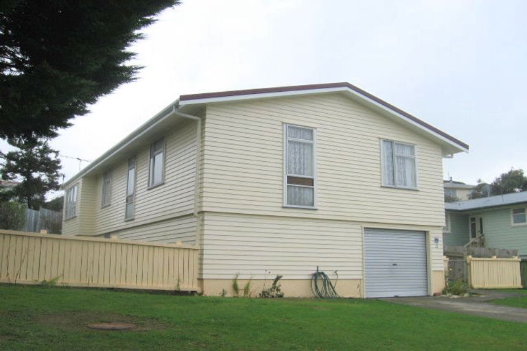 Photo of property in 3 Yemen Place, Ascot Park, Porirua, 5024